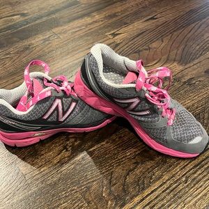 Women’s New Balance size 6 Barringer 890
